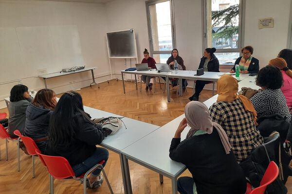 Violencia institucional contra mujeres migrantes: principales resultados del estudio en Navarra